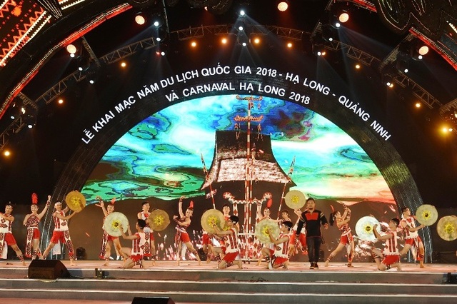 "Cơn lốc" đầu tư dịch chuyển về Hạ Long - 4
Lễ hội Carnival Hạ Long 2018 diễn ra sôi động tại Quảng trường Sun Carnival Plaza
