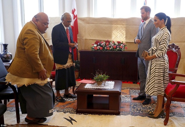 Meghan Markle liên tục được khen mặc đẹp - 10
Công nương và chồng sẽ lên chức bố mẹ vào mùa xuân năm sau
