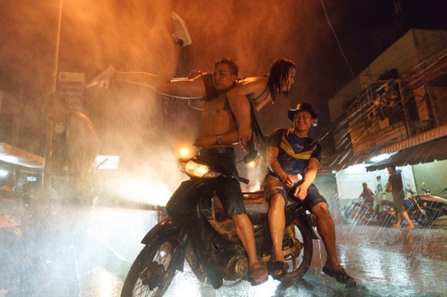 Chiêm ngưỡng những bức ảnh tuyệt đẹp giành giải Hành trình di sản 2018 - 18 Nguyễn Thanh Tùng - Sabaidee Pi Mai - Savannakhet-Lào.