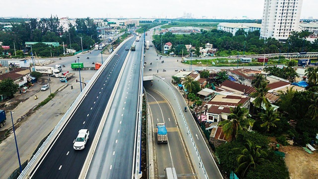 TPHCM: Biệt thự, nhà phố khan hàng, giới đầu tư đổ xô về khu Đông - 1 TPHCM: Biệt thự, nhà phố khan hàng, giới đầu tư đổ xô về khu Đông - 1