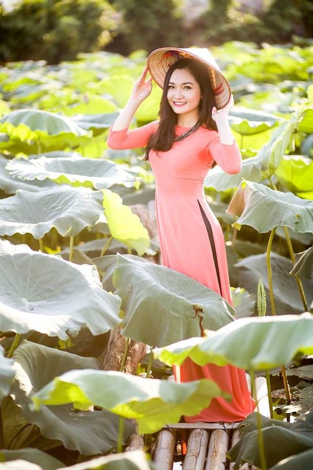 Nữ sinh xinh đẹp, đa tài, đam mê ca hát - 6
Nhật Linh tham gia rất nhiều chương trình lớn nhỏ với vai trò ca sĩ như Chúng tôi là chiến sĩ, chương trình trực tiếp Tết xuân của Bộ Quốc phòng,...