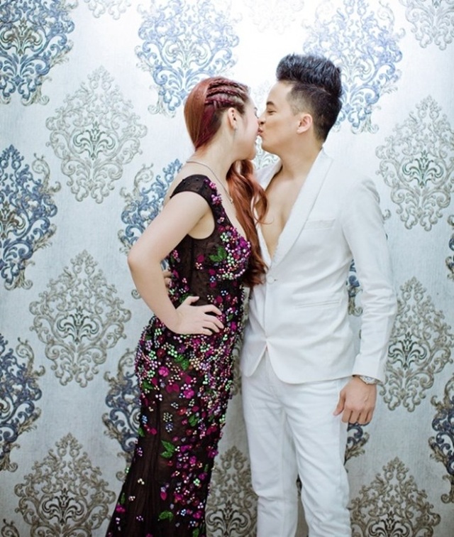 Tiếc thương nhan sắc "bạn gái" Cao Thái Sơn xinh đẹp đoản mệnh - 8
Cao Thái Sơn dành cử chỉ tình cảm cho người em thân thiết khi tới tham gia một sự kiện cùng Đoàn Dạ Ly.