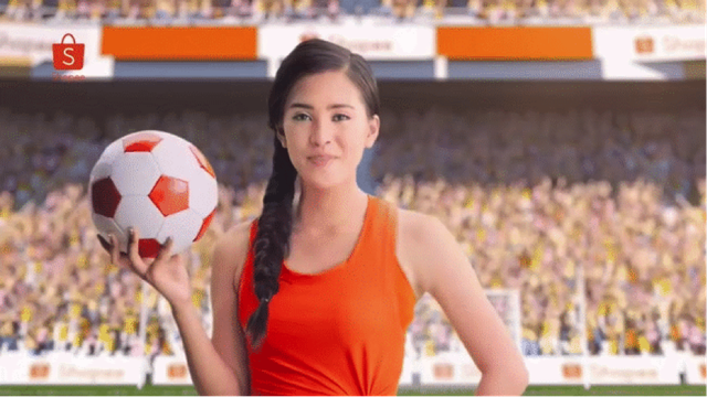 HH Tiểu Vy nói gì sau TVC đầu tiên cùng dàn “trai đẹp” U23 Việt Nam - 3 Khoảnh khắc rạng rỡ của Tiểu Vy trong TVC mới của Shopee.
