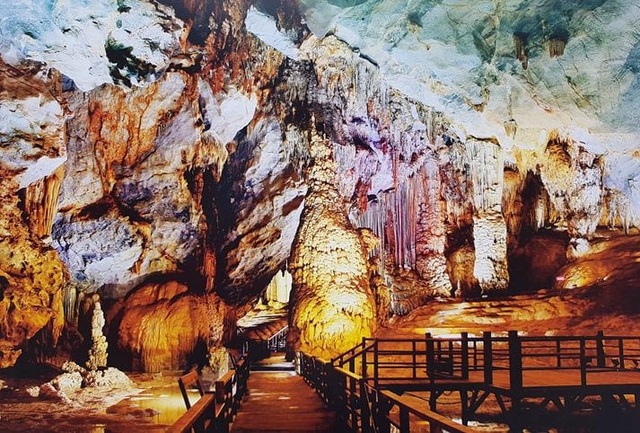 Ấn tượng triển lãm “Qua những miền di sản” - 9 Động Phong Nha - Kẻ Bàng ở Quảng Bình.