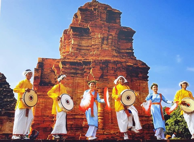 Ấn tượng triển lãm “Qua những miền di sản” - 4 Tháp Chăm