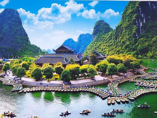 Ấn tượng triển lãm “Qua những miền di sản” - 7 Bến đò Tràng An (Ninh Bình) - Di sản Văn hóa và Thiên nhiên thế giới.