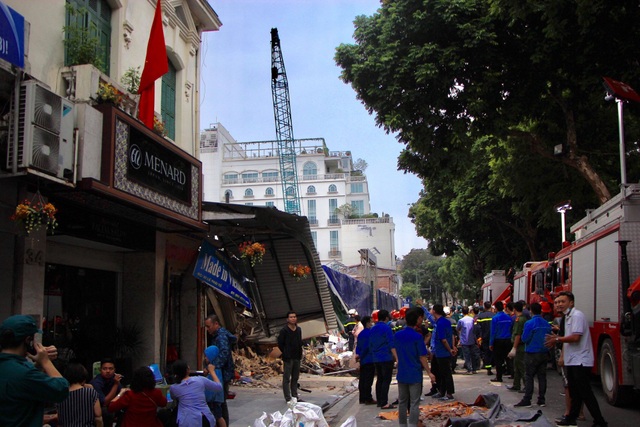 Sập tường nhà gần hồ Hoàn Kiếm, hàng trăm người hoảng loạn - 9 Sập tường nhà gần hồ Hoàn Kiếm, hàng trăm người hoảng loạn - 9
