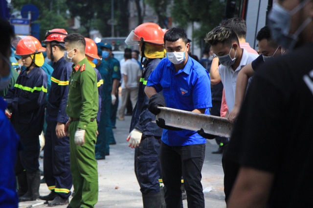 Sập tường nhà gần hồ Hoàn Kiếm, hàng trăm người hoảng loạn - 13 Sập tường nhà gần hồ Hoàn Kiếm, hàng trăm người hoảng loạn - 13