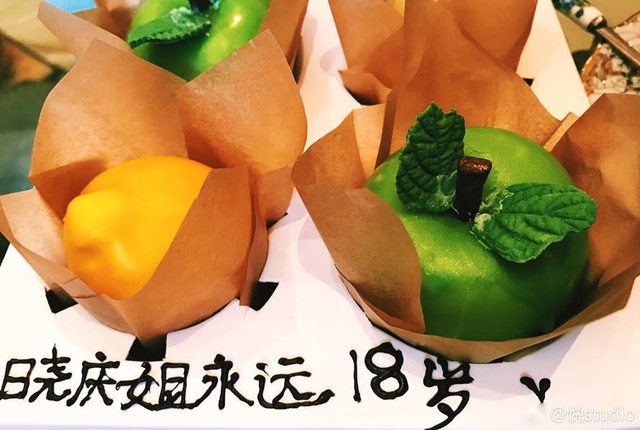“Võ Tắc Thiên” Lưu Hiểu Khánh mãi mãi tuổi 18 - 3
Bánh sinh nhật của mỹ nhân làng giải trí Hoa ngữ cũng ghi dòng chữ Mãi mãi tuổi 18.