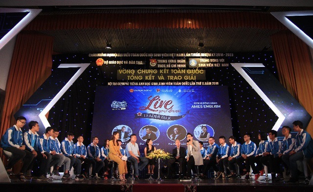 Hà Anh Tuấn: "Tiếng Anh giúp tôi thấy mình nhỏ bé như thế nào khi ra thế giới" - 1 4 diễn giả của buổi talk show giao lưu cùng 20 thí sinh xuất sắc sẽ bước vào chung kết của cuộc thi Olympic tiếng Anh học sinh, sinh viên toàn quốc lần thứ II năm 2018