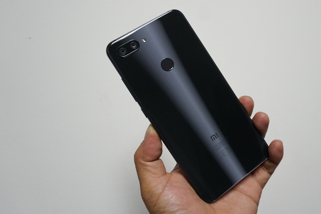 Đập hộp Xiaomi Mi 8 Lite sắp bán tại Việt Nam giá trên 6 triệu đồng - 6 Đập hộp Xiaomi Mi 8 Lite sắp bán tại Việt Nam giá trên 6 triệu đồng - 6