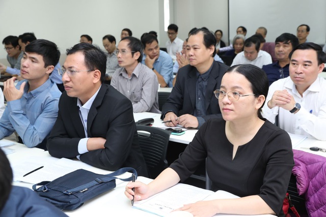 Công nghiệp 4.0: Muốn vươn lên thành “con rồng, con hổ” thì phải đào tạo nhân tài - 1
Các đại biểu tham dự hội thảo cách mạng công nghiệp 4.0