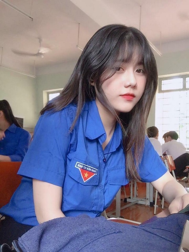 Nữ sinh Bình Phước được ví như “cô gái năm ấy chúng ta cùng theo đuổi” - 3 Nữ sinh Bình Phước được ví như “cô gái năm ấy chúng ta cùng theo đuổi” - 3