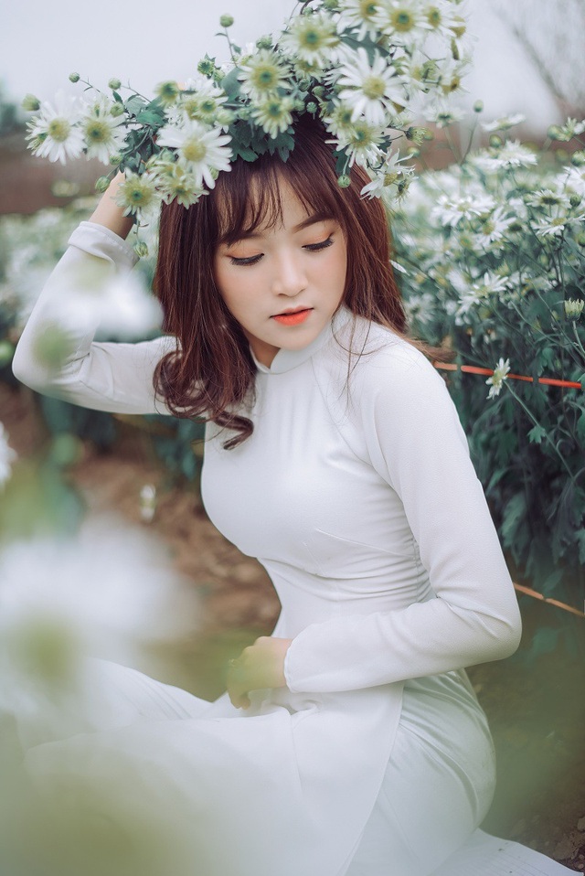 Xuất hiện thêm một “thiên thần áo dài trắng” khiến dân mạng xao xuyến - 5 Sở thích của Thu Phương là chụp ảnh, đi tình nguyện, đọc sách và chơi trò chơi mạo hiểm. 9x cũng có một chút sở trường về ca hát nên rất năng nổ tham gia các hoạt động văn nghệ của trường, lớp.