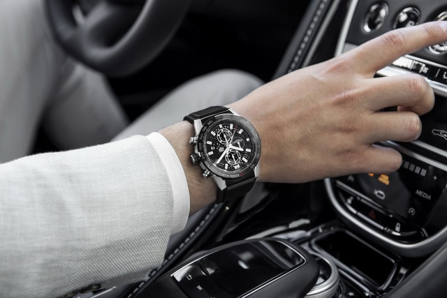 Chiêm ngưỡng tuyệt phẩm đồng hồ Tag Heuer mới làm cho chủ xe Aston Martin - 11 Chiêm ngưỡng tuyệt phẩm đồng hồ Tag Heuer mới làm cho chủ xe Aston Martin - 11