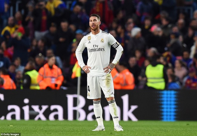 Những khoảnh khắc Luis Suarez nhấn chìm Real Madrid ở Nou Camp - 5
Trung vệ Sergio Ramos đã mắc quá nhiều sai lầm ở trận đấu này