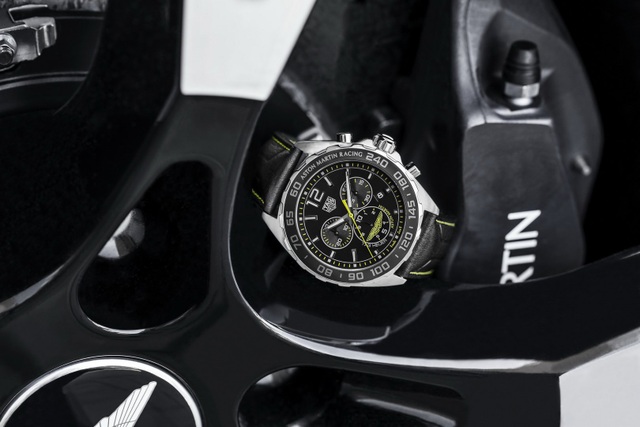 Chiêm ngưỡng tuyệt phẩm đồng hồ Tag Heuer mới làm cho chủ xe Aston Martin - 6 Chiêm ngưỡng tuyệt phẩm đồng hồ Tag Heuer mới làm cho chủ xe Aston Martin - 6
