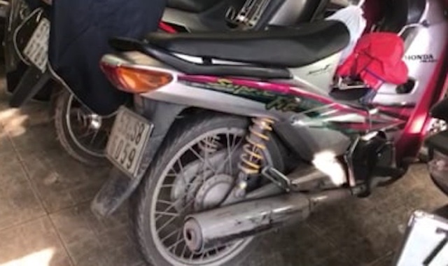 Chiếc điện thoại “tố” 2 tên cướp giật khiến cô gái tử vong - 2 Chiếc xe máy 2 đối tượng sử dụng đi cướp giật