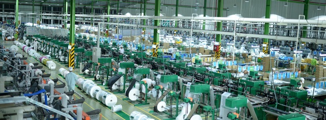 Doanh nghiệp Việt đón đầu xu thế “không rác thải nhựa” - 3 Dây chuyền sản xuất của Tập đoàn An Phát Holdings.