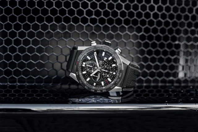 Chiêm ngưỡng tuyệt phẩm đồng hồ Tag Heuer mới làm cho chủ xe Aston Martin - 5 Chiêm ngưỡng tuyệt phẩm đồng hồ Tag Heuer mới làm cho chủ xe Aston Martin - 5