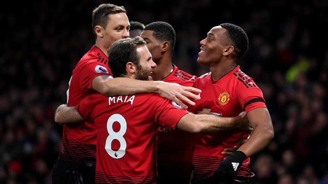 Nhìn lại chiến thắng ngọt ngào của Man Utd trước Everton - 14
Các cầu thủ Man Utd ăn mừng bàn thắng thứ hai