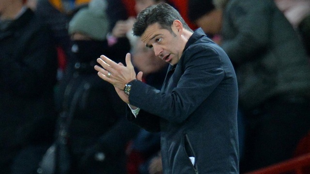 Nhìn lại chiến thắng ngọt ngào của Man Utd trước Everton - 19
Marcos Silva thúc giục học trò chơi tấn công nhưng Everton không thể thành công