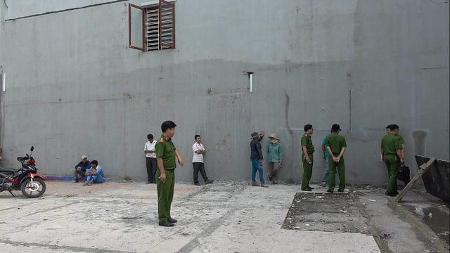 Rơi từ tầng 4 khách sạn đang thi công, nam công nhân tử vong - 1 Hiện trường nơi nạn nhân ngã dẫn đến tử vong