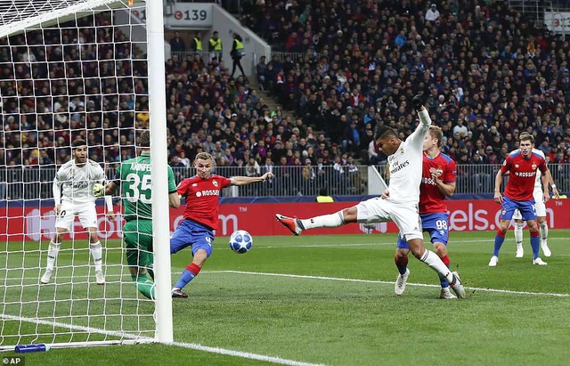Real Madrid gục ngã đau đớn trước CSKA Moscow tại nước Nga - 9
Casemiro trong tình huống bỏ lỡ cơ hội ở phút 28