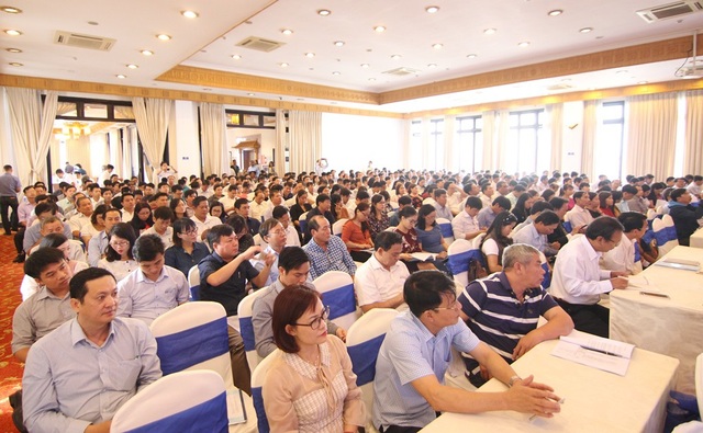 Khởi nghiệp của học sinh, sinh viên thấp, vì sao? - 5 Các đại biểu chăm chú lắng nghe các chính sách, định hướng mới về nghề nghiệp thời đại mới 4.0 cho công tác HSSV