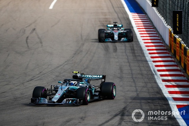 Bottas chủ động “nhường” chiến thắng chặng Sochi cho Hamilton - 3 Bottas chủ động “nhường” chiến thắng chặng Sochi cho Hamilton - 3
