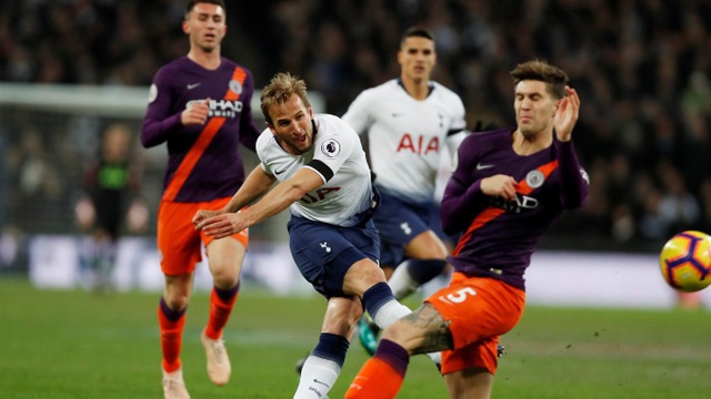 Nhìn lại chiến thắng của Man City trước Tottenham - 10
Kane lạc lõng trên hàng công của Tottenham