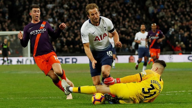 Nhìn lại chiến thắng của Man City trước Tottenham - 12
Tình huống Ederson lao ra cản phá chính xác khiến Kane không có cơ hội ghi bàn