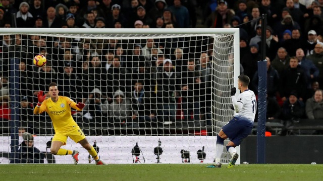 Nhìn lại chiến thắng của Man City trước Tottenham - 15
Lamema phải rất hối hận khi dứt điểm không thành công dù ở vị trí thuận lợi