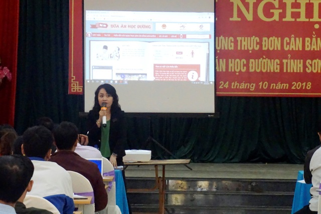 Cải thiện dinh dưỡng cho học sinh tiểu học Sơn La - 2 Bà Nguyễn Thị Hương – Trưởng Phòng Giáo dục Tiểu học tỉnh Sơn La trao đổi và chỉ đạo triển khai áp dụng Dự án đến các trường.