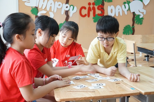 Muốn con phát triển vượt trội, hãy để con tò mò - 3
Toán tư duy là công cụ hiệu quả giúp trẻ phát triển trí tuệ cùng sự sáng tạo.