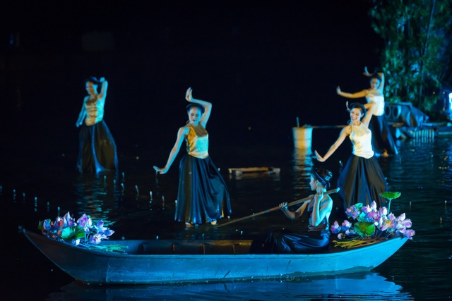 Tinh hoa Bắc Bộ dẫn dắt khán giả tìm về thanh xuân làng Việt - 1
Hình ảnh đẹp trong show diễn Tinh hoa Bắc Bộ, ngày 28/10