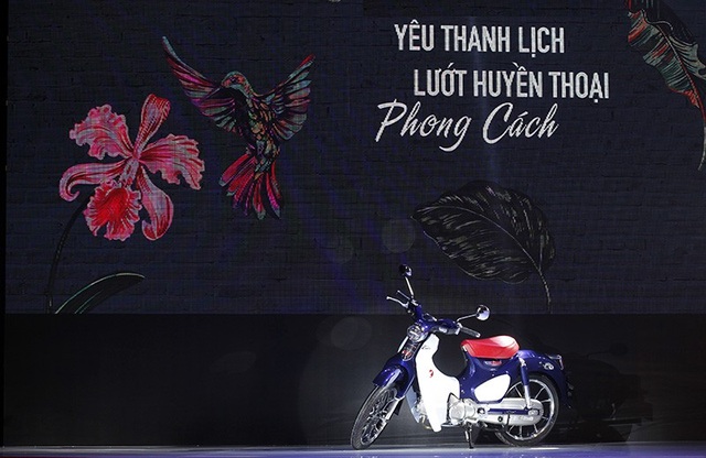 Honda đưa Super Cub, Monkey về Việt Nam, giá từ 84,9 triệu đồng - 3
Giống như tại Thái Lan, mẫu Super Cub C125 tại Việt Nam được trang bị phanh đĩa trước