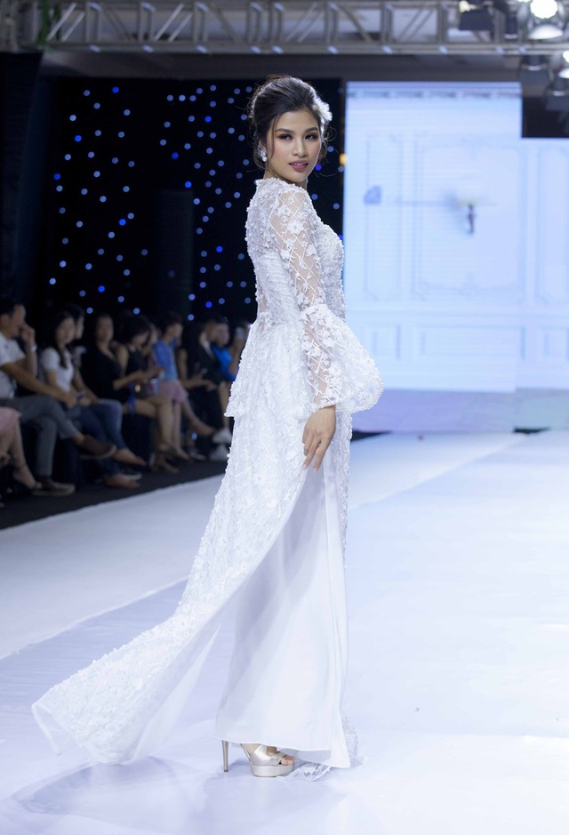 Điều gì khiến cái tên Võ Hoàng Yến vẫn "hot" sau 10 năm? - 9 Điều gì khiến cái tên Võ Hoàng Yến vẫn "hot" sau 10 năm? - 9
