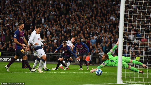 Tottenham 2-4 Barcelona: Messi rực sáng - 12 Tottenham 2-4 Barcelona: Messi rực sáng - 12