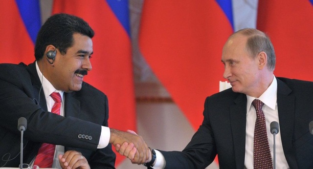 Ông Putin nói về tương lai của Tổng thống Venezuela - 1
Tổng thống Putin đón người đồng cấp Venezuela Nicolas Maduro tại Moscow năm 2015 (Ảnh: Getty)