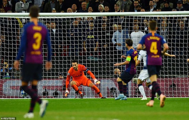Tottenham 2-4 Barcelona: Messi rực sáng - 26
Tình huống Messi ấn định chiến thắng 4-2 cho Barcelona