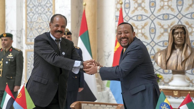 Những ứng viên sáng giá của giải Nobel Hòa bình 2018 - 4 Thủ tướng Ethiopia Abiy Ahmed (phải) và Tổng thống Eritrea Isaias Afwerki (Ảnh: National)
