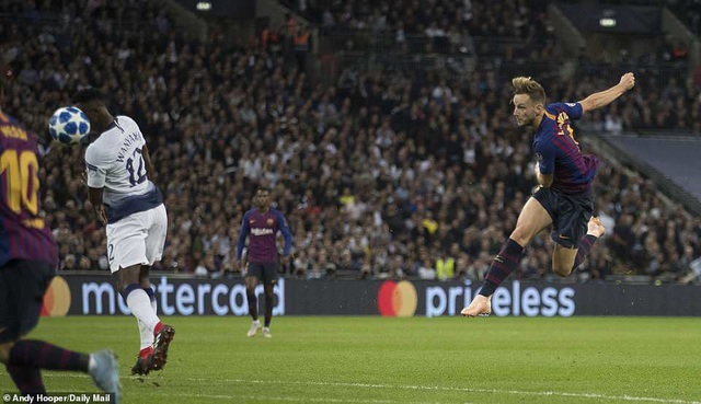 Tottenham 2-4 Barcelona: Messi rực sáng - 10
Barcelona đã có lợi thế quá lớn sau 28 phút đầu tiên