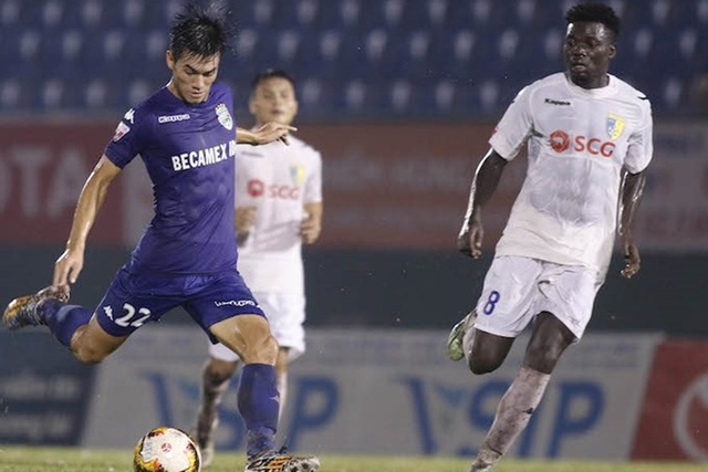 Oseni trở thành vua phá lưới, Tiến Linh là nội binh ghi bàn nhiều nhất V-League 2018 - 2 Tiến Linh (22) là nội binh ghi nhiều bàn thắng nhất giải, với 15 bàn