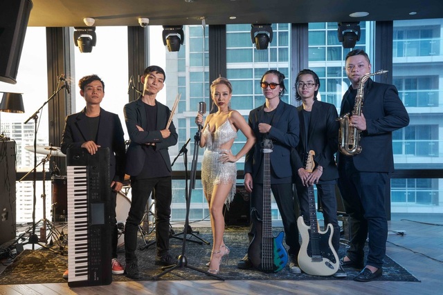 Thảo Trang tự tin đảm nhận vai trò mới tại Z Lounge - 3 Thảo Trang tự tin đảm nhận vai trò mới tại Z Lounge - 3