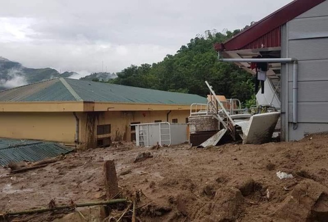 Hỗ trợ 75 triệu đồng cho mỗi nhà dân bị đổ sập, cuốn trôi trong mưa lũ - 2 Nhiều công trình bị mưa lũ tàn phá.