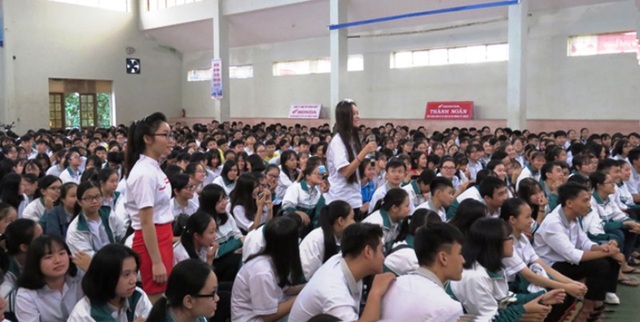 Quảng Bình: Tuyên truyền, giáo dục về an toàn giao thông cho học sinh THPT - 1 Buổi tuyên truyền thu hút hơn 1.000 HS Trường THPT chuyên Võ Nguyên Giáp tham dự