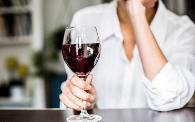 Một tuần uống vài ly rượu làm giảm nguy cơ chết sớm vì bệnh tim - 1 Một tuần uống vài ly rượu làm giảm nguy cơ chết sớm vì bệnh tim - 1