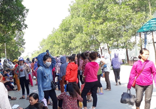 Hàng ngàn công nhân ngừng việc đòi tăng lương - 4 Công nhân đề nghị quan tâm các chính sách về việc tiền ăn, tiền thưởng, tiền tăng ca của công nhân, giảm áp lực về việc làm, tăng lương...
