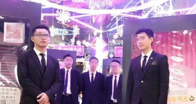 Dịch vụ thuê "trai đẹp" cùng đi mua sắm cho những chị em cô đơn - 2 Hầu hết các chàng trai đều là sinh viên đại học làm thêm